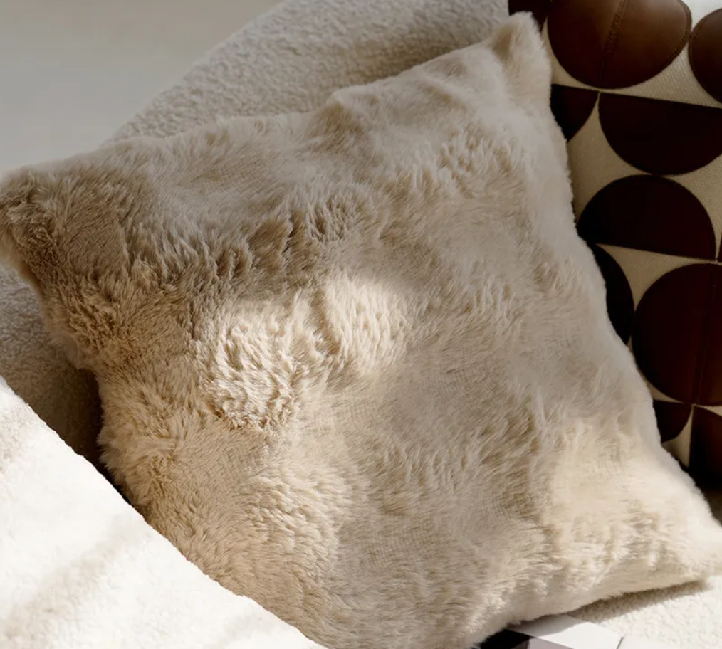 Housse de coussin fausse fourrure