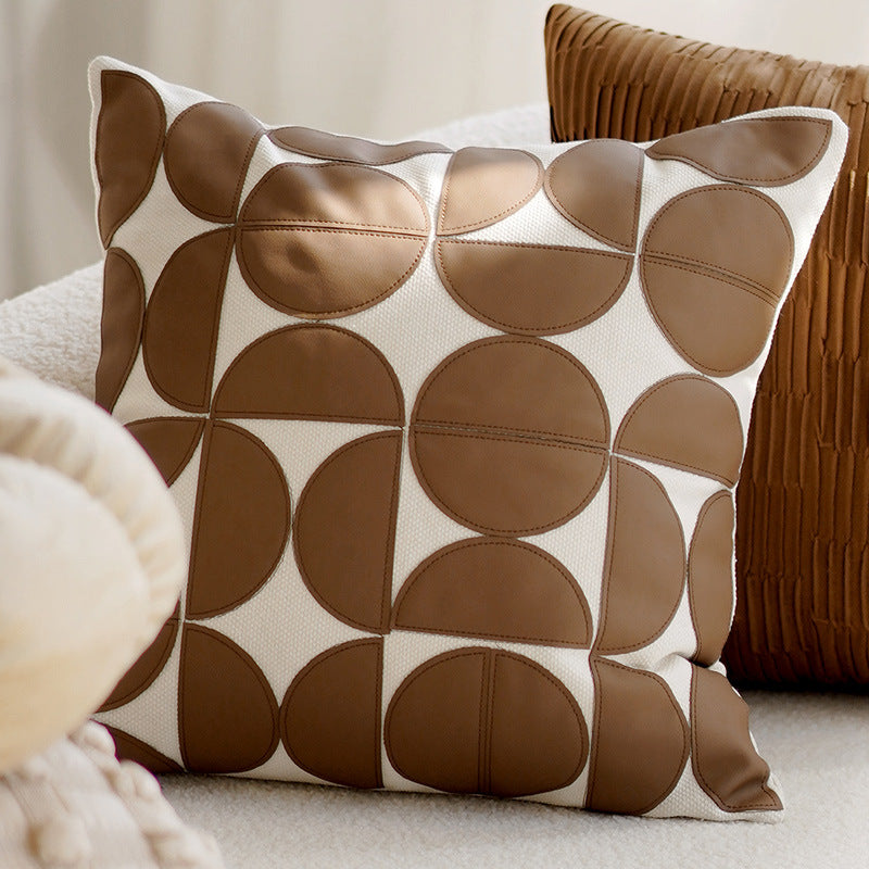 Housse de coussin marron géométrique