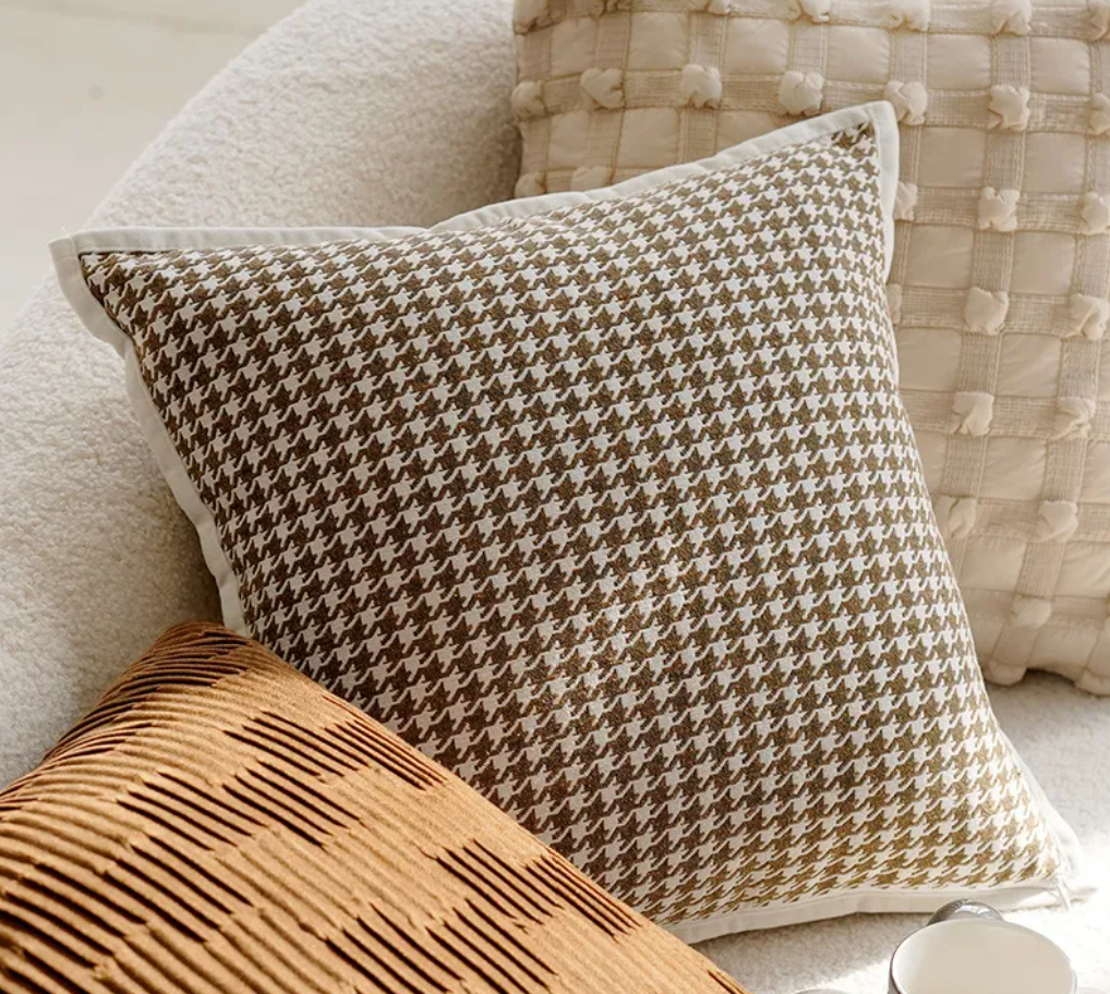 Housse de coussin petit motif marron
