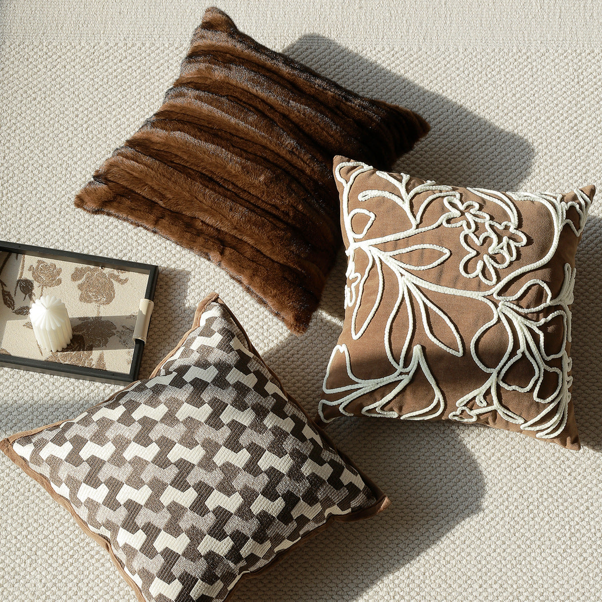 Coussins jacquard marron en ambiance