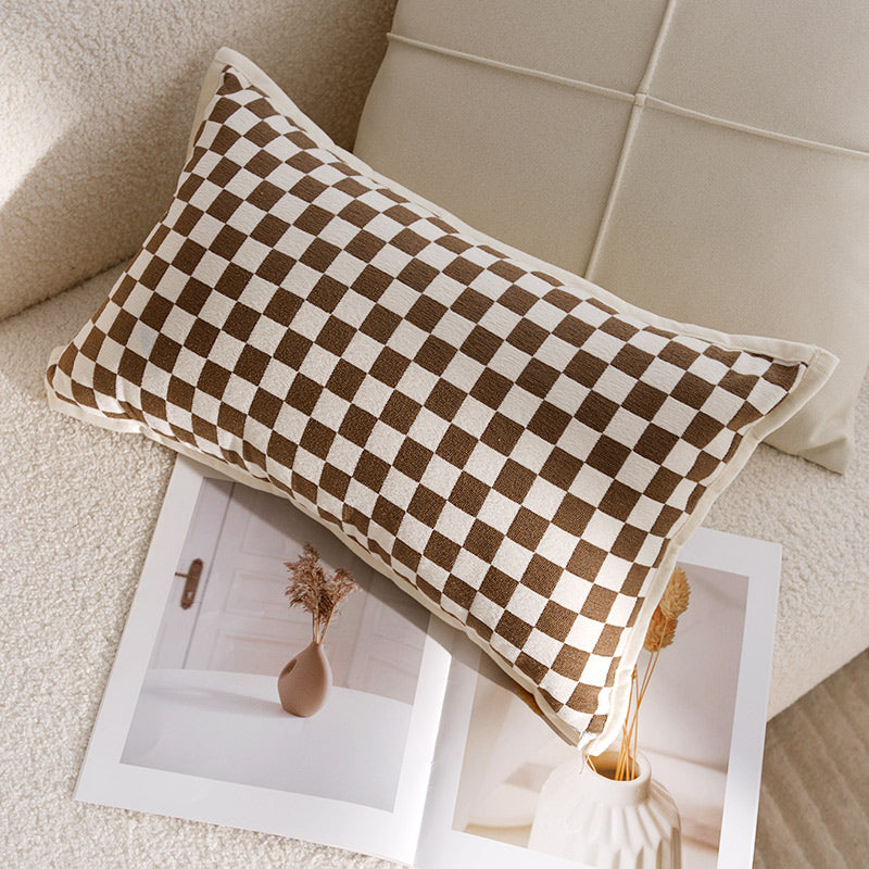 Coussin marron motif carreaux 30 x 50 cm