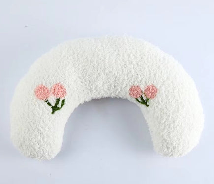 Coussin cervical chat coloris blanc cerise