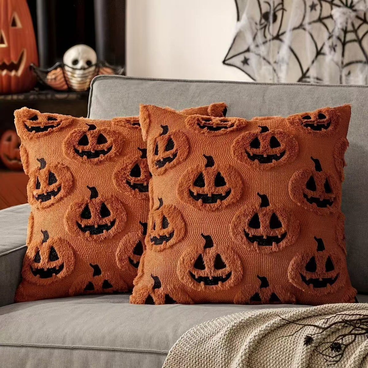Housse de coussin motif citrouilles horreur marron