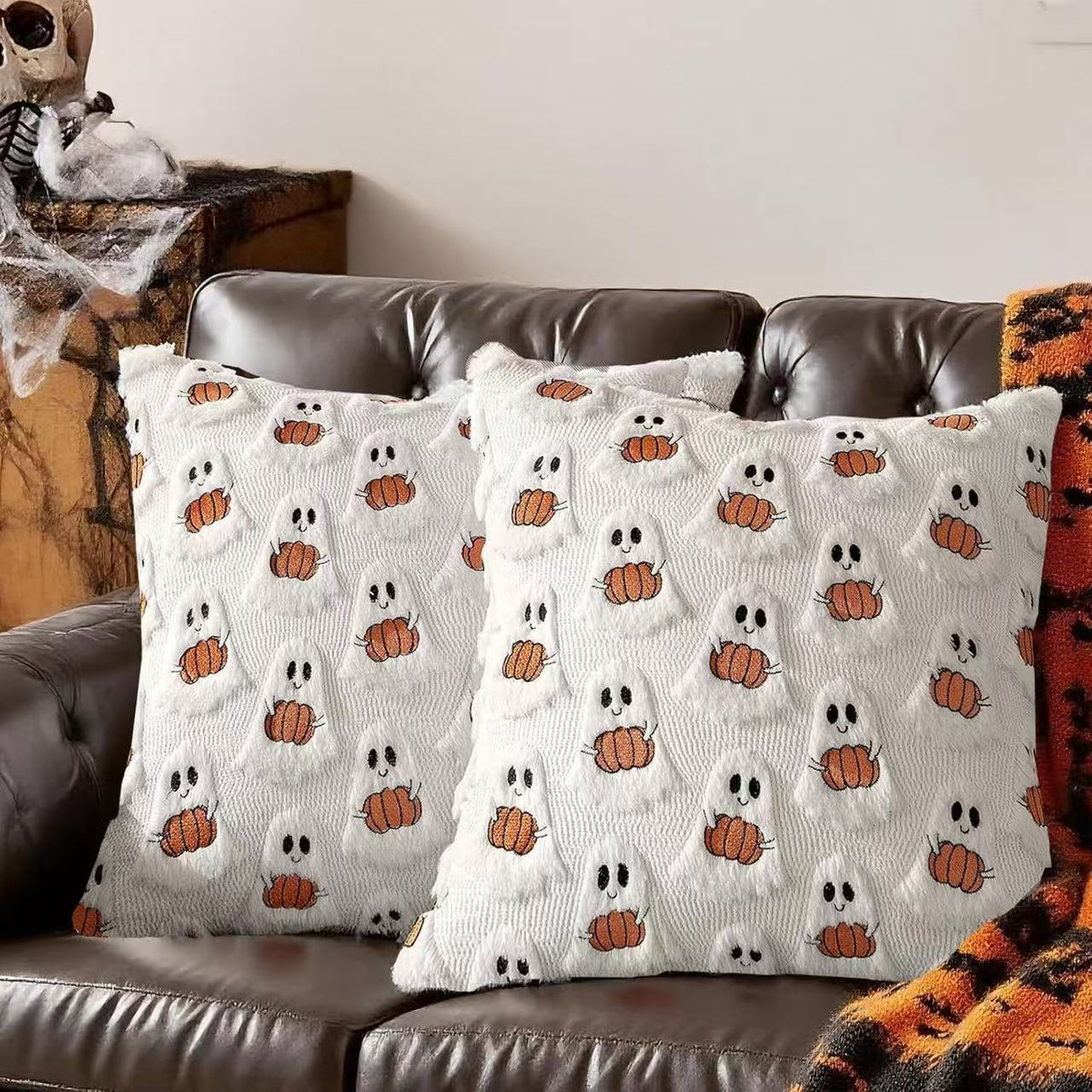 Housse de coussin motif fantômes avec citrouilles