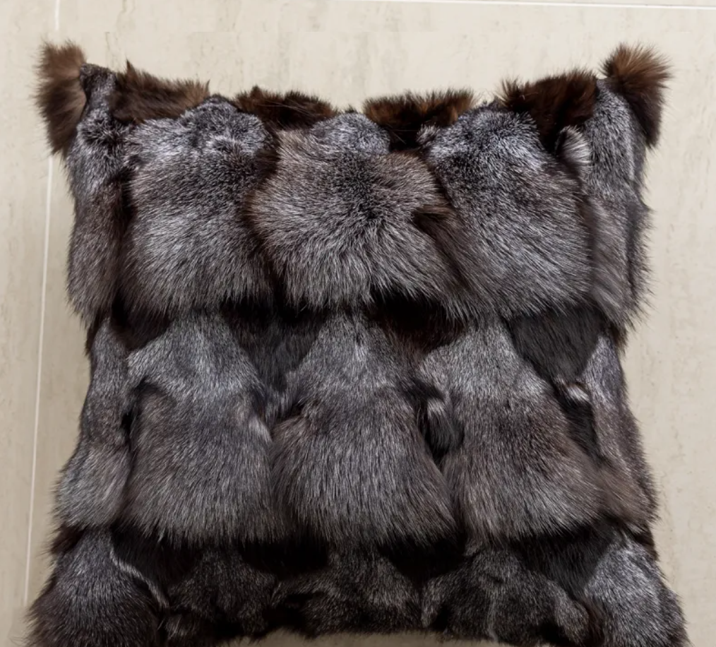 Housse de coussin fausse fourrure marron gris
