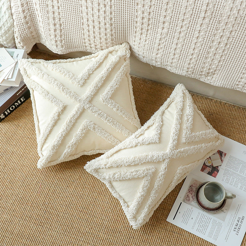 Coussin touffeté écru à pompons
