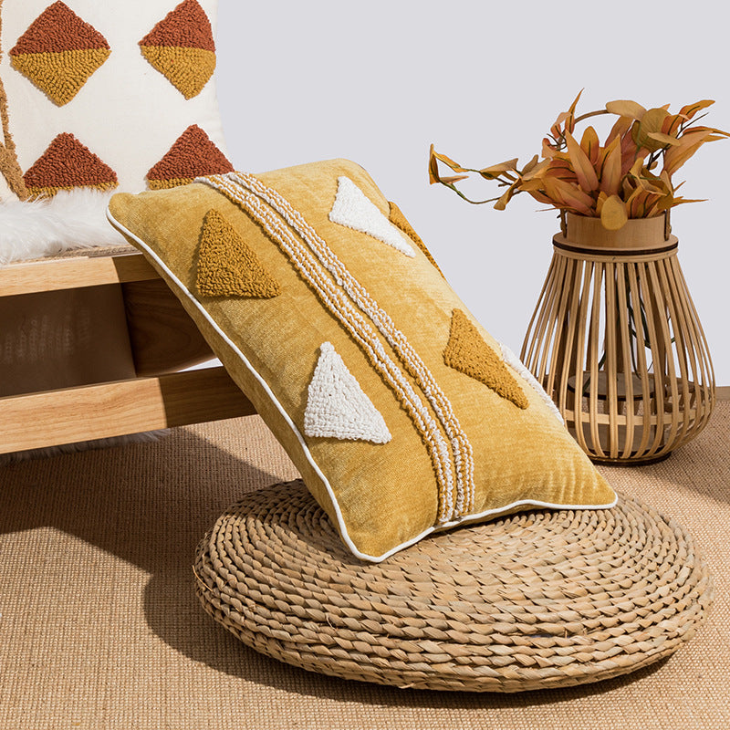 Housse de coussin touffetée motif triangle 30 x 50 cm