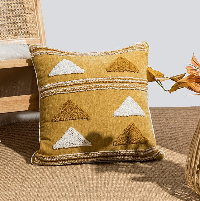 Housse de coussin touffetée motif triangle 45 x 45 cm