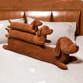 Coussin long en forme de teckel