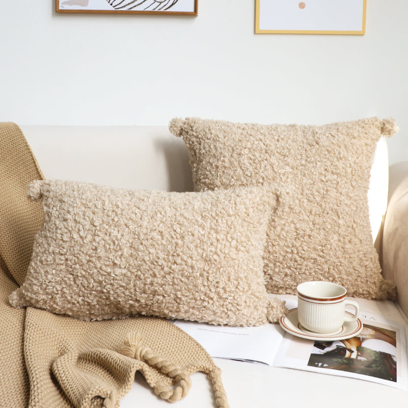 Coussin bouclette coloris cappuccino