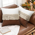 Housse de coussin nordique posée sur un canapé