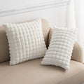 Housse de coussin relief pyramide coloris blanc
