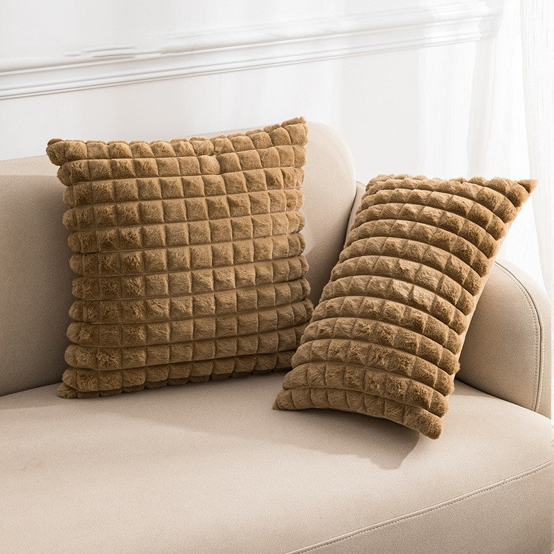 Housse de coussin relief pyramide coloris café