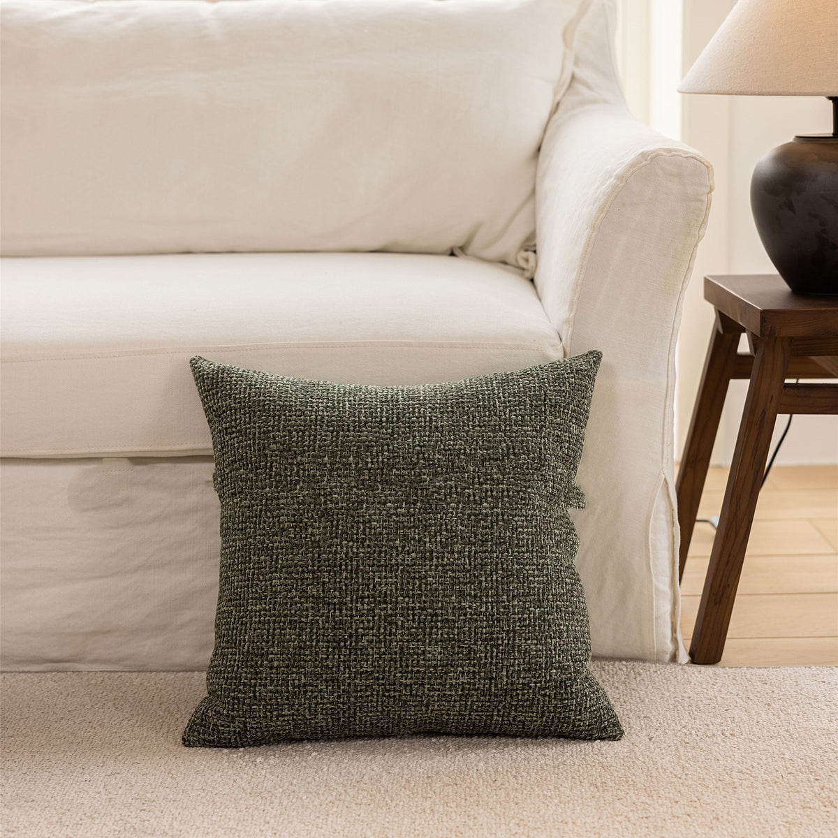 Coussin brodé motif chêne
