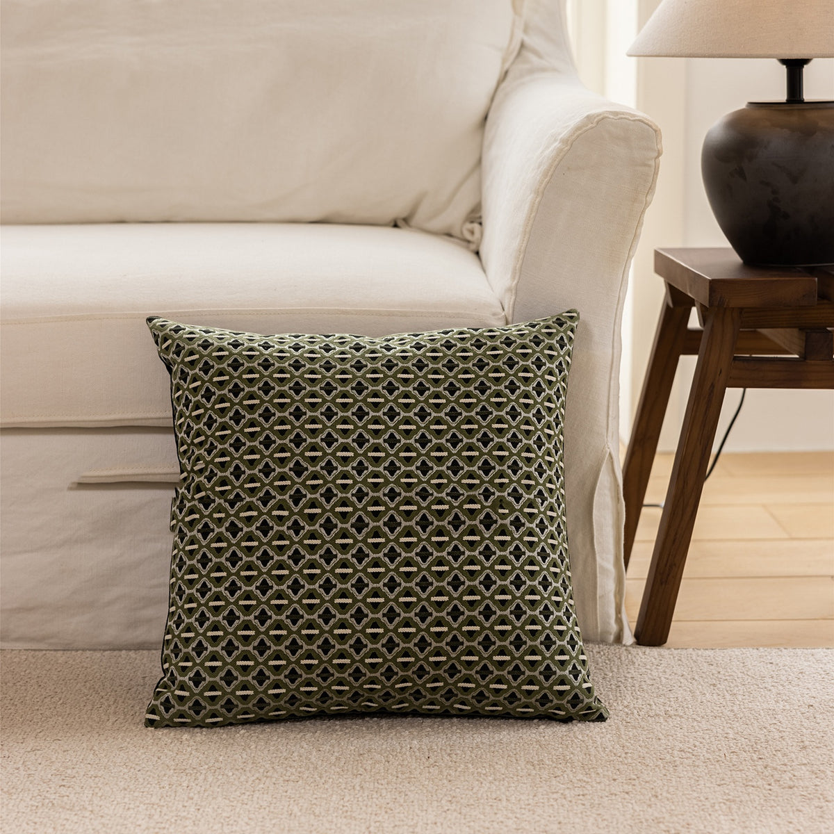 Coussin brodé motif mûrier