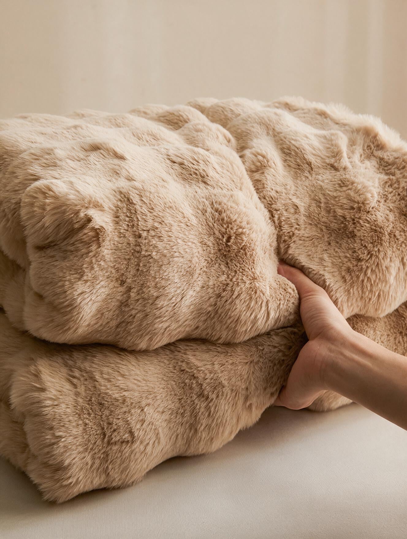 Plaid fausse fourrure Vagues coloris camel