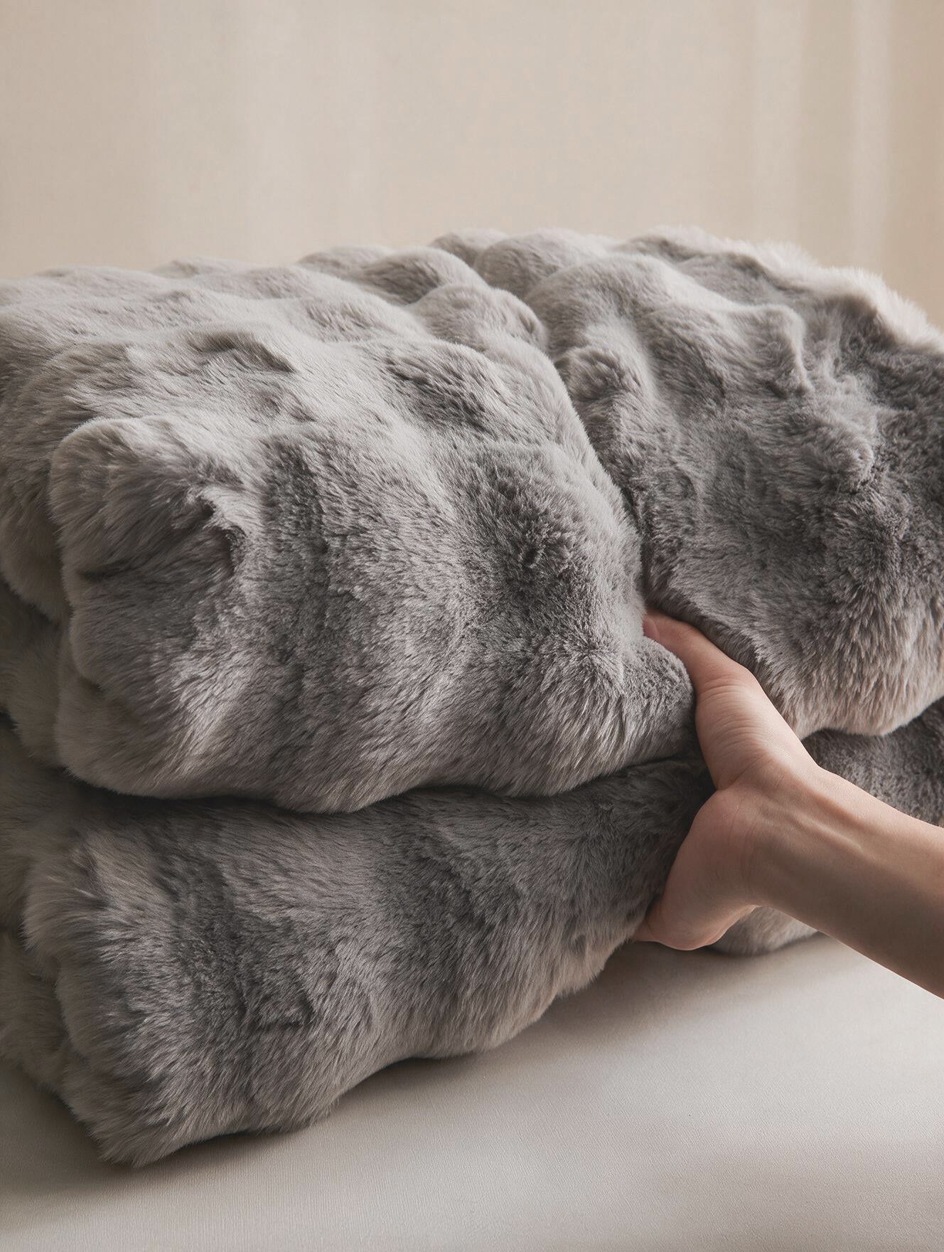 Plaid fausse fourrure Vagues coloris gris