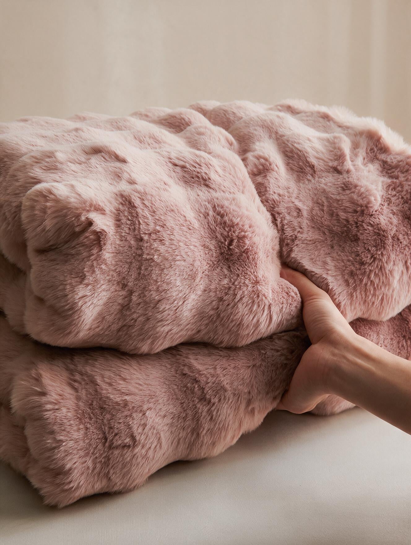 Plaid fausse fourrure Vagues coloris rose