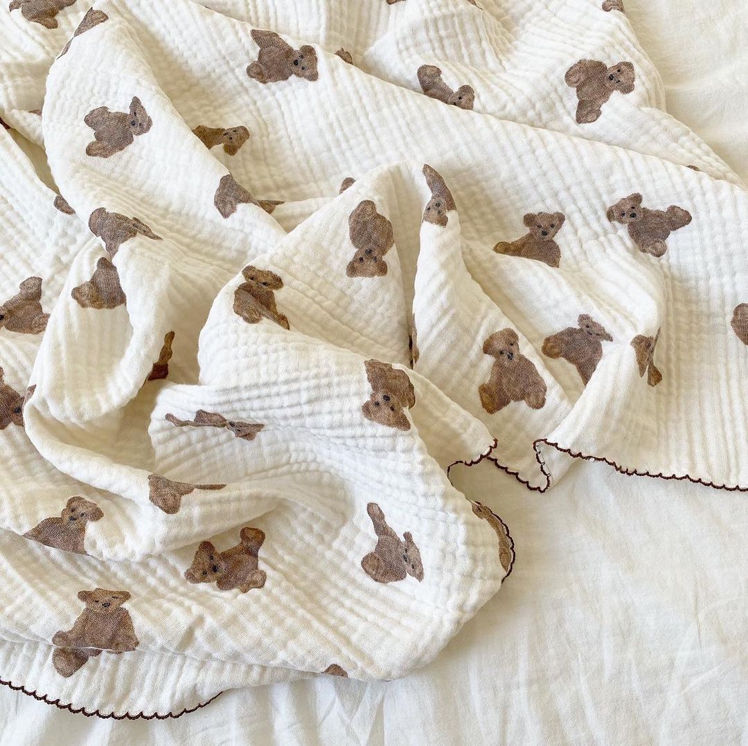 Plaid bébé en double gaze de coton plié