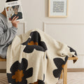 Plaid tricot velours à motif fleur coloris gris