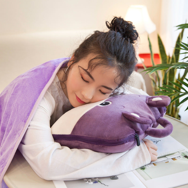 Plaid-oreiller enfant replié en coussin